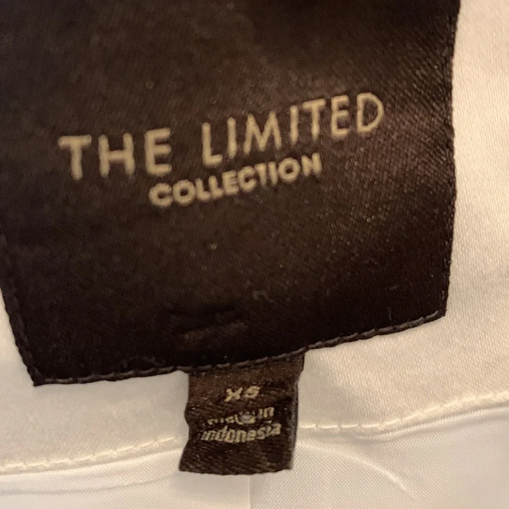 Three quarter sleeve white jacket/blazer from Limited. Sz XS - Picture 6 of 6